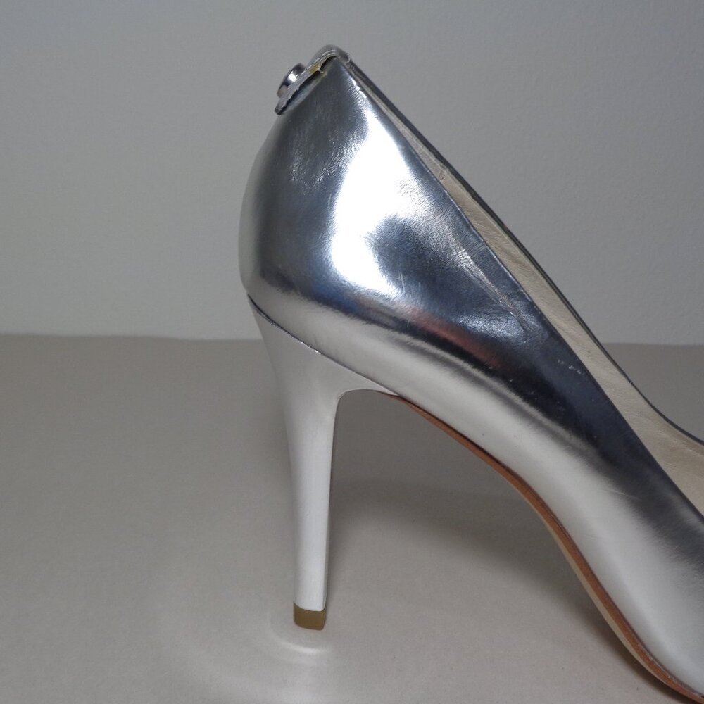 Michael Kors Size 7 M / ELISA PUMP / Silver / Leather / Heels New Women's Shoes - Picture 3 of 16